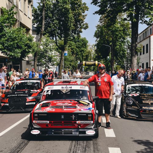 „Aurum 1006 km lenktynių“ festivalis sugrįžo į Palangą  © V. Pilkausko ir A. Strumilos nuotr. „Aurum 1006 km lenktynių“ festivalis sugrįžo į Vytauto gatvę„Aurum 1006 km lenktynių“ festivalis sugrįžo į Vytauto gatvęV. Pilkausko ir A. Strumilos nuotr. „Aurum 1006 km lenktynių“ festivalis sugrįžo į Vytauto gatvę „A