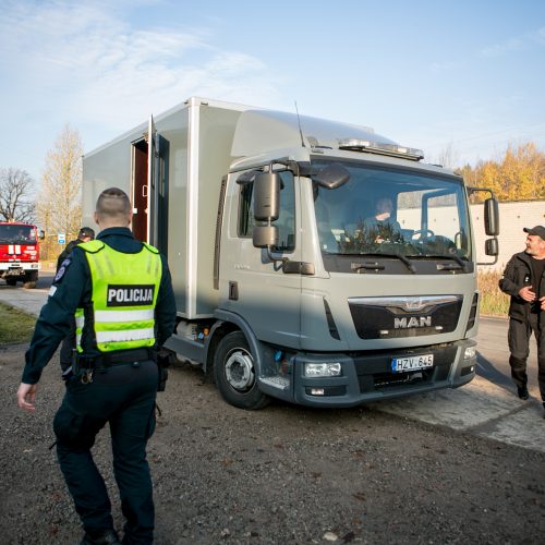 Prie „Autokaustos“ padėtas įtartinas daiktas  © Vilmanto Raupelio nuotr.