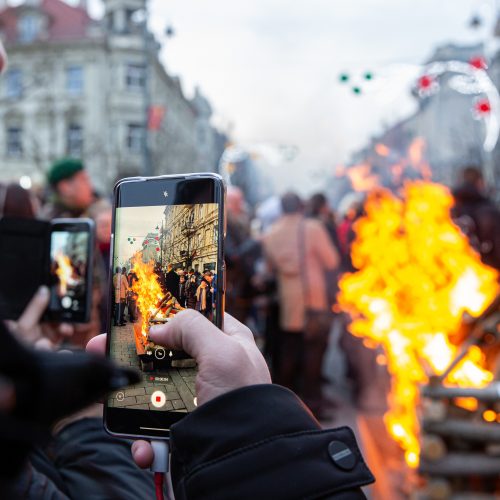 Gedimino prospekte suliepsnojo 30 Laisvės laužų  © G. Skaraitienės / Fotobanko nuotr.