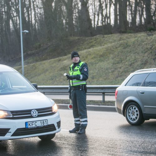 Pareigūnų reidas Europos prospekte  © Vilmanto Raupelio nuotr.