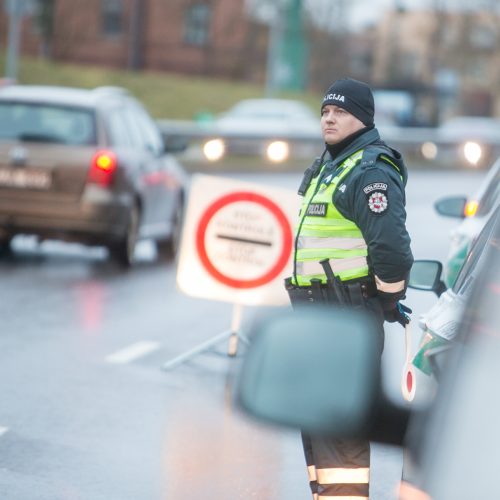 Pareigūnų reidas Europos prospekte  © Vilmanto Raupelio nuotr.