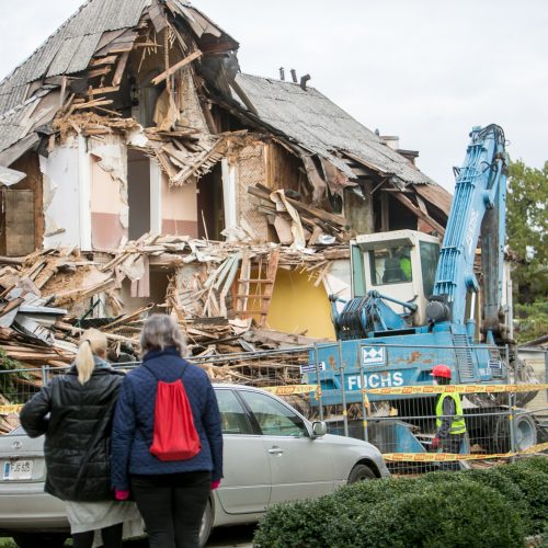 Žaliakalnyje toliau įžūliai naikinamas paveldo namas  © Vilmanto Raupelio nuotr.