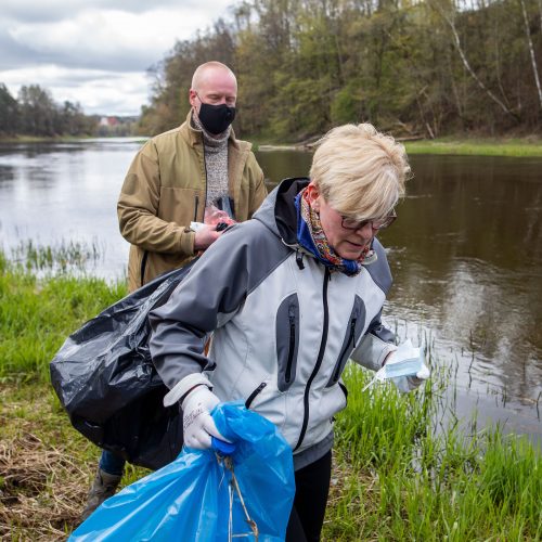 Premjerė dalyvavo aplinkos tvarkymo akcijoje „Darom 2021“  © I. Gelūno / Fotobanko nuotr.