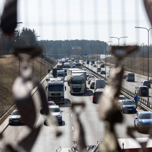 Vilniuje susidūrė trys transporto priemonės: žuvo BMW vairuotojas  © Ž. Gedvilos/BNS nuotr.