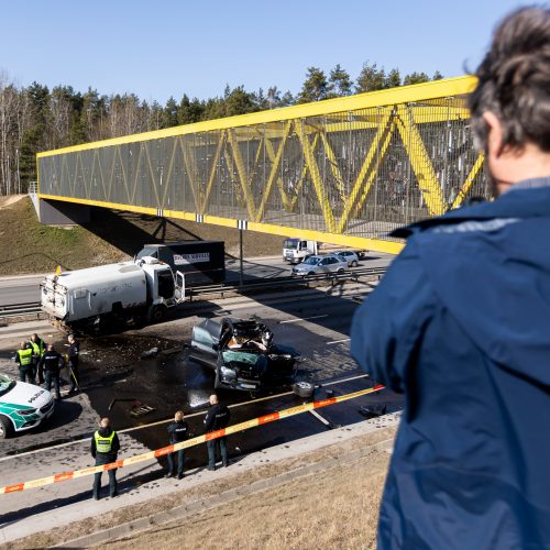 Vilniuje susidūrė trys transporto priemonės: žuvo BMW vairuotojas  © Ž. Gedvilos/BNS nuotr.