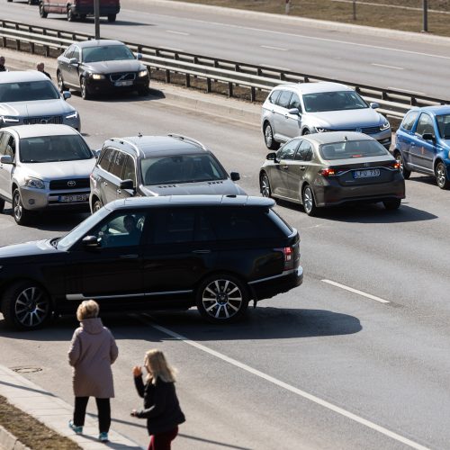 Vilniuje susidūrė trys transporto priemonės: žuvo BMW vairuotojas  © Ž. Gedvilos/BNS nuotr.