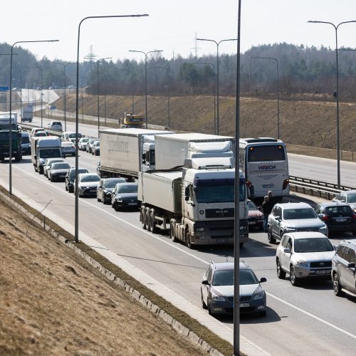 Vilniuje susidūrė trys transporto priemonės: žuvo BMW vairuotojas  © Ž. Gedvilos/BNS nuotr.