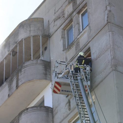 Gaisras Šilainių dvylikaaukštyje  © Aliaus Koroliovo nuotr.