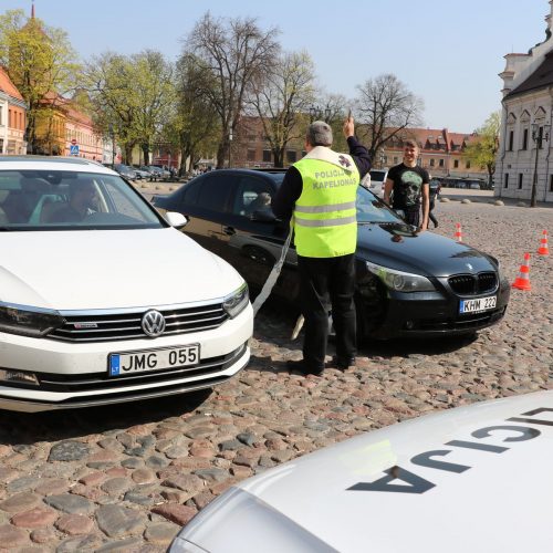 Neeilinis policijos reidas Rotušės aikštėje  © L. Chardino/Kauno policijos nuotr.