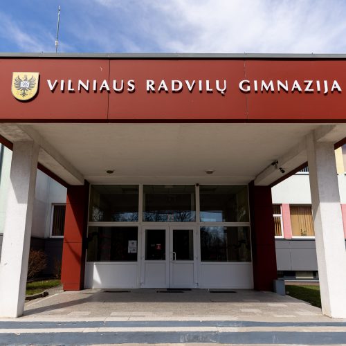 Komentaras apie įtariamą moksleivio šaudymą Vilniaus Radvilų gimnazijoje  © Ž. Gedvilos/BNS nuotr.