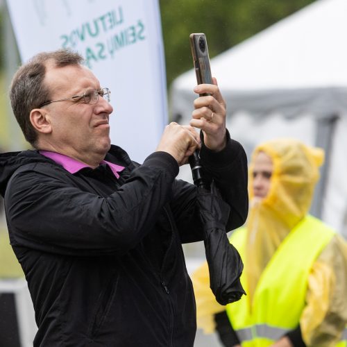 Šeimų sąjūdžio protestas prie Seimo  © L. Balandžio / BNS nuotr.