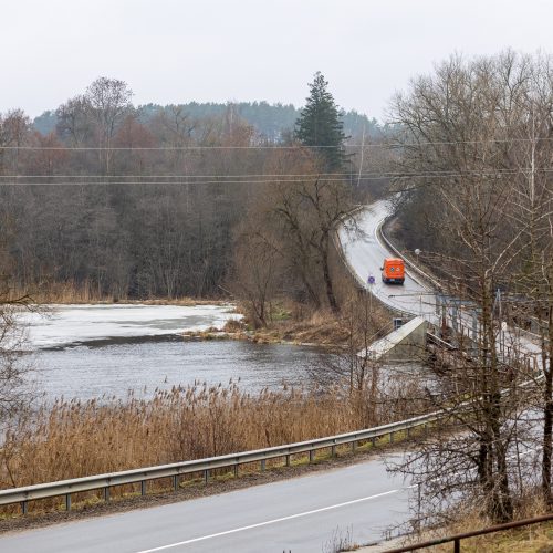 Dėl vandentiekio avarijos uždaryta Lentvario g. atkarpa  © Ž. Gedvilos/BNS nuotr.