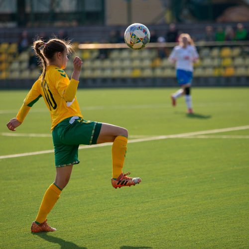 Lietuvos moterų futbolo rinktinės rungtynės su Farerų salų rinktine  © Manto Kutkaičio nuotr.