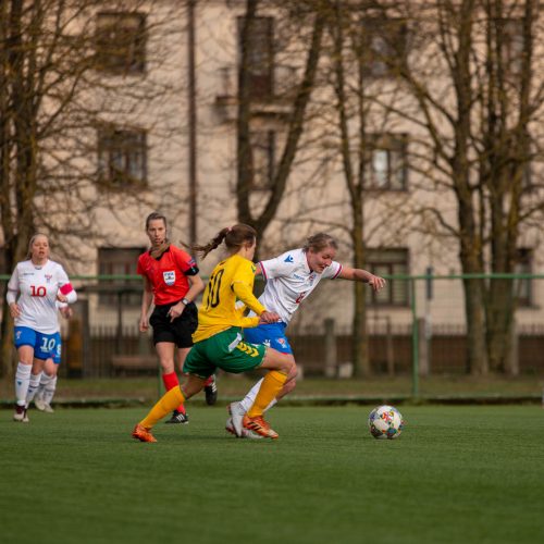 Lietuvos moterų futbolo rinktinės rungtynės su Farerų salų rinktine  © Manto Kutkaičio nuotr.