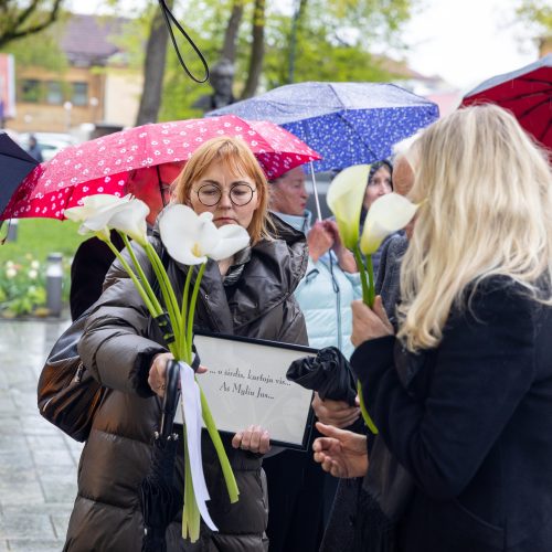 Atsisveikinimas su primadona D. Dirginčiūte-Tamuliene  © Regimanto Zakšensko, Aurimo Barkausko nuotr.