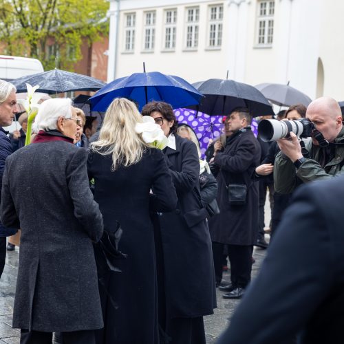 Atsisveikinimas su primadona D. Dirginčiūte-Tamuliene  © Regimanto Zakšensko, Aurimo Barkausko nuotr.