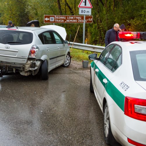 Autobuso ir dviejų lengvųjų automobilių avarija Kačerginėje  © Laimio Steponavičiaus nuotr.