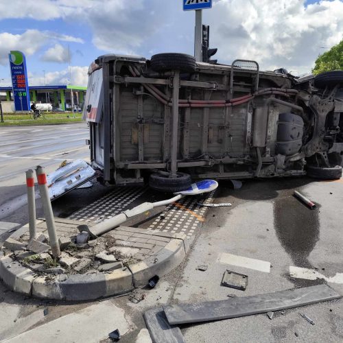 Kaune – stipri medikų automobilio ir „Volvo“ avarija  © Edgaro Cickevičiaus nuotr.
