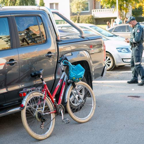 Reidas Kaune su nežymėtu policijos automobiliu  © Vilmanto Raupelio nuotr.