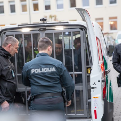 N. Venckienė atvesdinta į Kauno apylinkės teismą  © Vilmanto Raupelio, Laimučio Brundzos, R.Markovičiaus/ELTOS, T.Biliūno/Fotobanko nuotr.