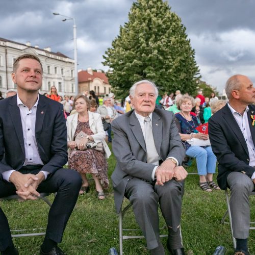 Neries krantinėse Vilniuje – tūkstančiai vėliavų ir „Tautiška giesmė“  © S. Žiūros nuotr.