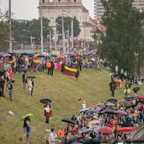 Neries krantinėse Vilniuje – tūkstančiai vėliavų ir „Tautiška giesmė“  © S. Žiūros nuotr.