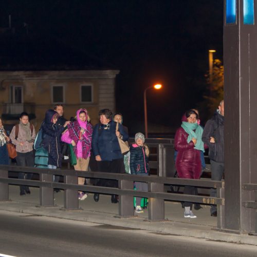 Į susitikimą su popiežiumi Kaune rinkosi maldininkai  © Laimio Steponavičiaus nuotr.