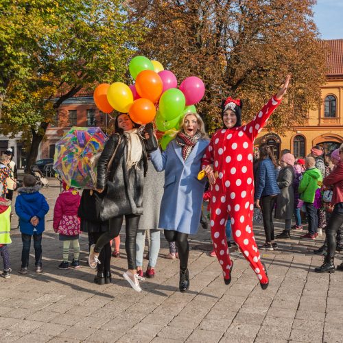 Mažieji kauniečiai Senamiestyje dovanojo šypsenas  © Laimio Steponavičiaus nuotr.