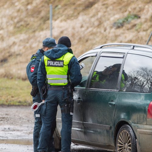 Policijos reidas Piliakalnio gatvėje  © Laimio Steponavičiaus nuotr.