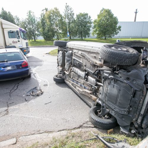 Dviejų automobilių avarija Taikos prospekte  © Vilmanto Raupelio nuotr.