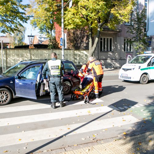 Kauno centre neblaivaus vairuotojo partrenkta pėsčioji  © Vilmanto Raupelio nuotr.