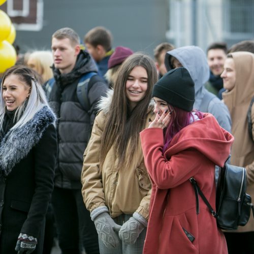 S.Dariaus ir S.Girėno gimnazijos šimtmečio eisena  © Vilmanto Raupelio nuotr.