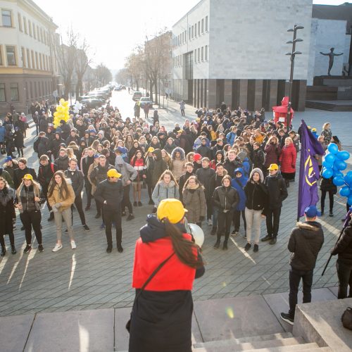 S.Dariaus ir S.Girėno gimnazijos šimtmečio eisena  © Vilmanto Raupelio nuotr.