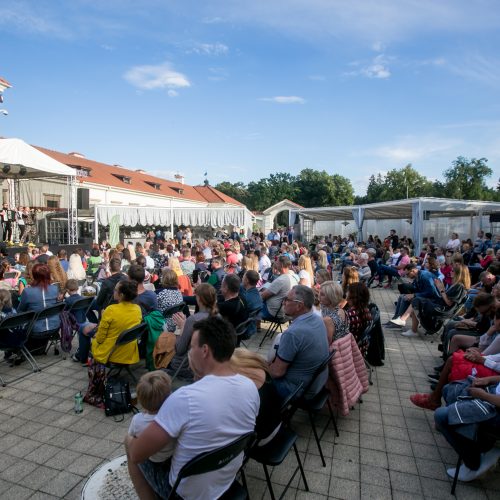 „Pažaislio liepų alėjos vakaruose“ – „Antikvarinių Kašpirovskio dantų“ koncertas  © Vilmanto Raupelio nuotr.