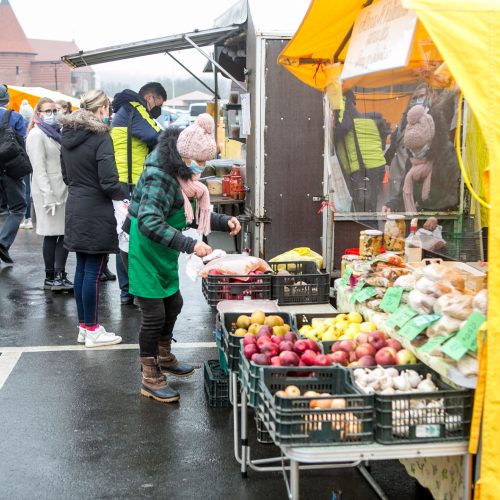 Karantinas keičia turgaus lankytojų įpročius  © Vilmanto Raupelio nuotr.