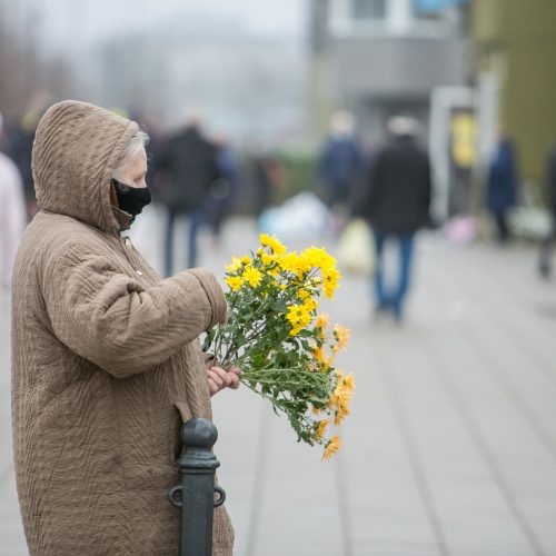 Karantinas keičia turgaus lankytojų įpročius  © Vilmanto Raupelio nuotr.