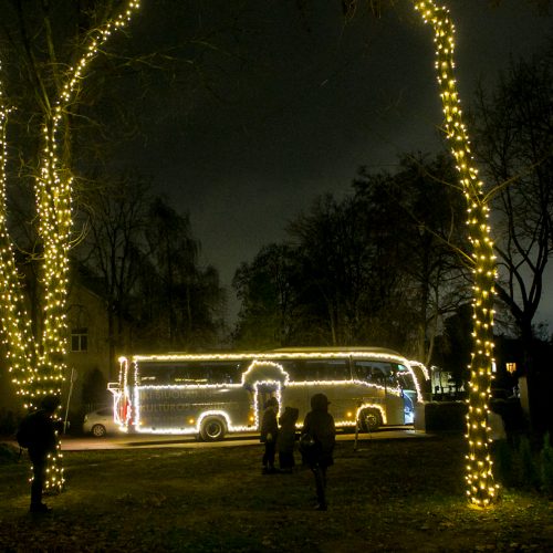 Pirmoji kalėdinio autobuso kelionė mieste  © Vilmanto Raupelio nuotr.