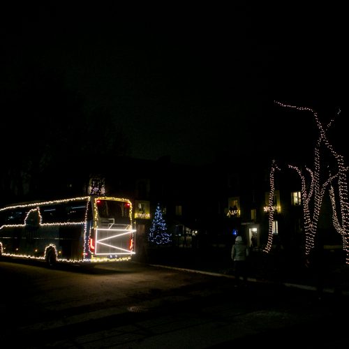Pirmoji kalėdinio autobuso kelionė mieste  © Vilmanto Raupelio nuotr.