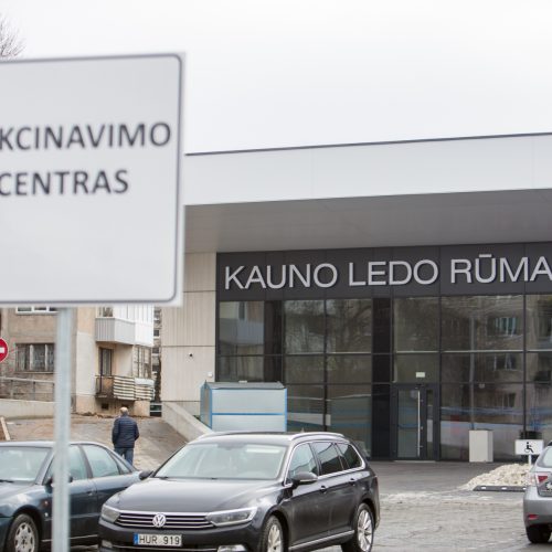 Darbą pradeda didžiausias vakcinavimo centras Lietuvoje – Kauno ledo rūmai  © Vilmanto Raupelio nuotr.