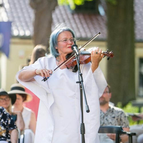 Pagerbta „Poezijos pavasario“ laureatė D.Zelčiūtė  © Vilmanto Raupelio nuotr.