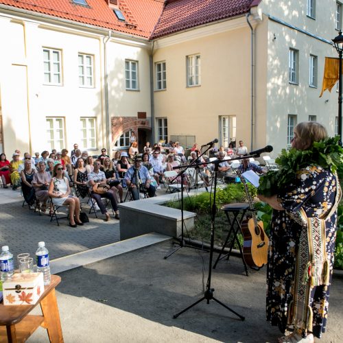 Pagerbta „Poezijos pavasario“ laureatė D.Zelčiūtė  © Vilmanto Raupelio nuotr.