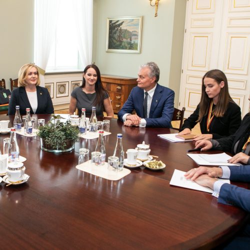 Prezidento susitikimas su verslo asociacijų ir profesinių sąjungų atstovais  © P. Peleckio / Fotobanko nuotr.