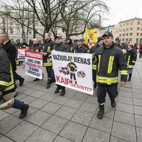 Ugniagesių mitingas V. Kudirkos aikštėje  © P. Peleckio / Fotobanko nuotr.