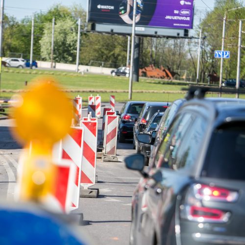 Eismo spūstys prieš Kauno pilies žiedinės sankryžos rekonstrukciją  © Vilmanto Raupelio nuotr.