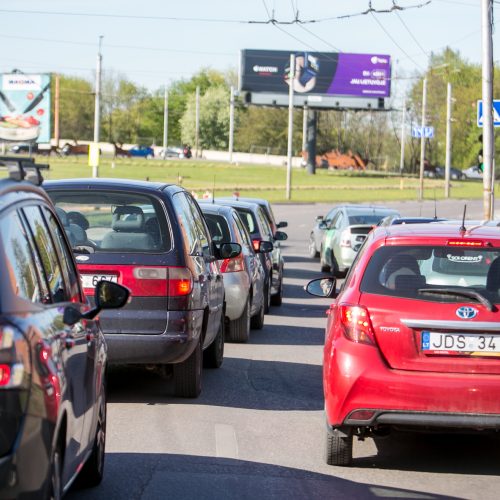 Eismo spūstys prieš Kauno pilies žiedinės sankryžos rekonstrukciją  © Vilmanto Raupelio nuotr.