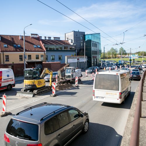 Eismo spūstys prieš Kauno pilies žiedinės sankryžos rekonstrukciją  © Vilmanto Raupelio nuotr.