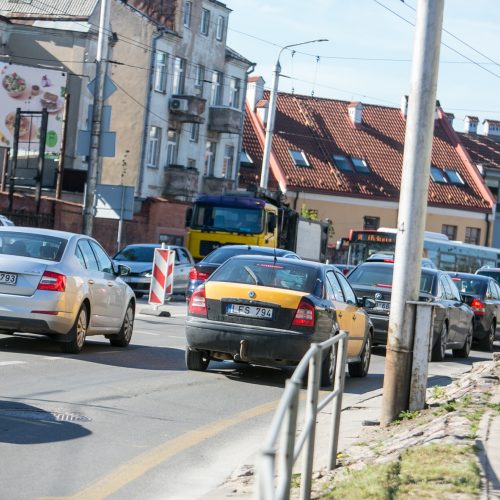 Eismo spūstys prieš Kauno pilies žiedinės sankryžos rekonstrukciją  © Vilmanto Raupelio nuotr.