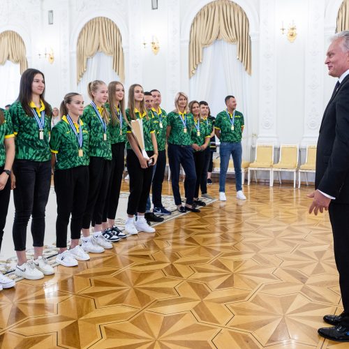 Lietuvos jaunių merginų krepšinio rinktinė susitiko su prezidentu  © P. Peleckio / BNS nuotr.