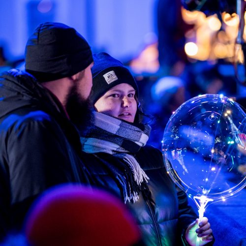 Žingsnis link Kalėdų: įžiebta žvaigždėmis puošta Kauno eglutė!   © Regimanto Zakšensko, Justinos Lasauskaitės, Kauno miesto savivaldybės nuotr.