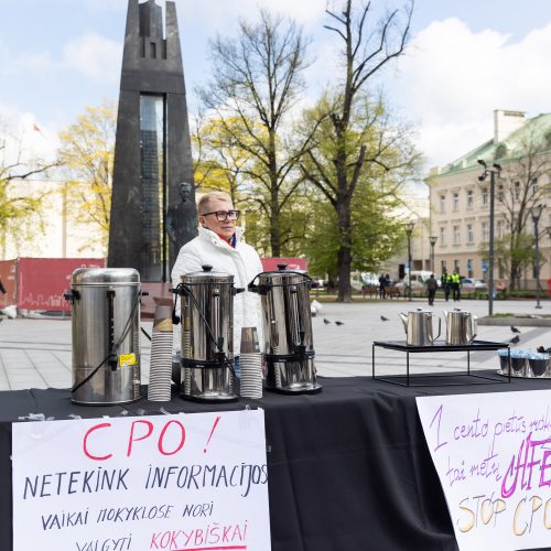Maitinimo sektoriaus darbuotojų protestas Vilniuje  © S. Lisausko, L. Balandžio / BNS nuotr.